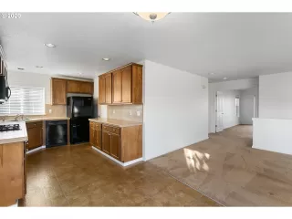 Photo #6: 20252866 Listing