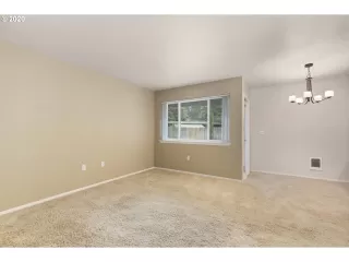 Photo #2: 20253413 Listing