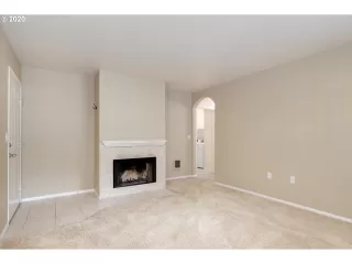 Photo #5: 20253413 Listing