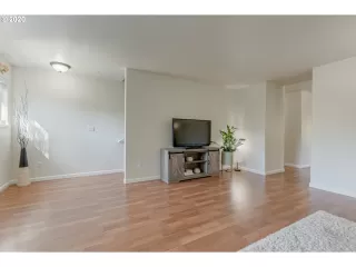 Photo #4: 20253787 Listing