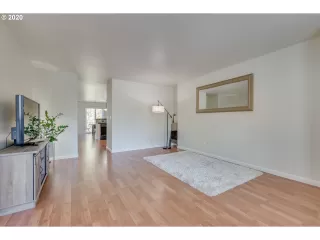 Photo #5: 20253787 Listing