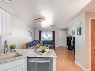 Photo #6: 20254035 Listing