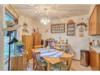 Photo #5: 20256914 Listing