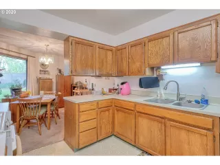 Photo #6: 20256914 Listing