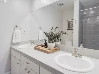 Photo #2: 20257054 Listing