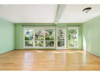 Photo #2: 20257366 Listing