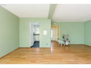 Photo #5: 20257366 Listing