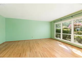 Photo #6: 20257366 Listing