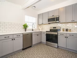 Photo #4: 20258000 Listing