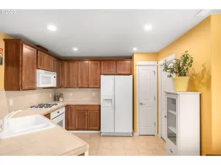 Photo #4: 20258117 Listing