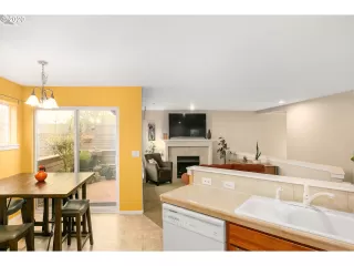 Photo #5: 20258117 Listing