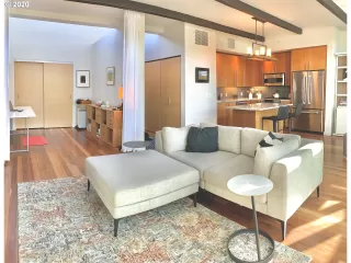 Photo #5: 20258146 Listing