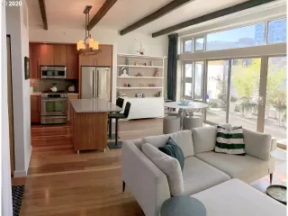 Photo #6: 20258146 Listing