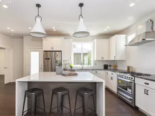 Photo #5: 20258172 Listing