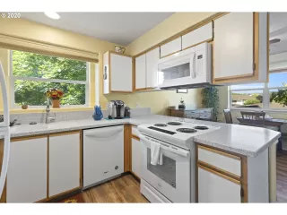 Photo #4: 20260053 Listing