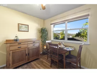 Photo #5: 20260053 Listing