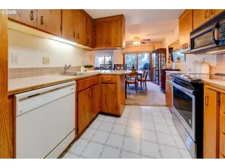 Photo #5: 20260233 Listing 