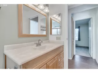 Photo #5: 20261353 Listing