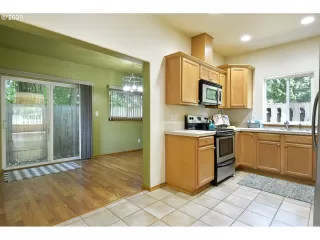 Photo #4: 20262523 Listing