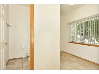 Photo #6: 20262523 Listing