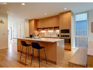 Photo #5: 20263287 Listing