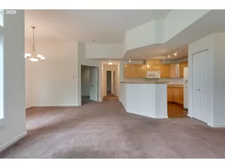 Photo #5: 20264596 Listing