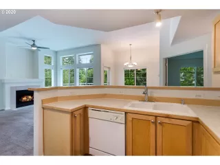 Photo #6: 20264596 Listing