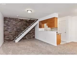 Photo #4: 20265108 Listing