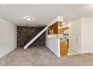 Photo #5: 20265108 Listing