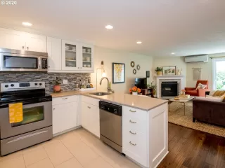 Photo #4: 20265917 Listing