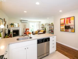 Photo #5: 20265917 Listing