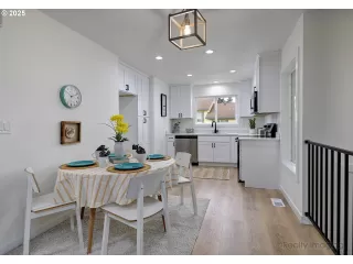 Photo #3: 202661788 Listing