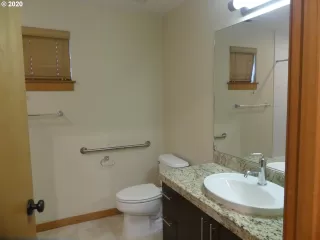 Photo #5: 20266309 Listing