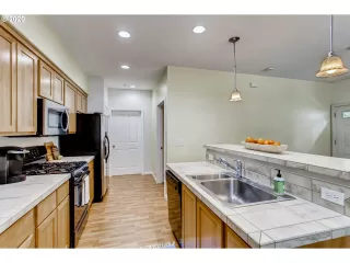 Photo #4: 20267190 Listing