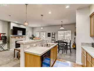 Photo #6: 20267190 Listing