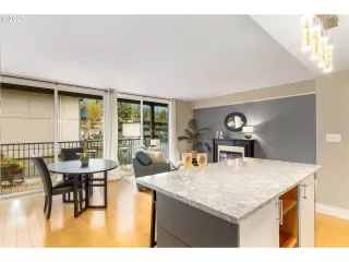 Photo #5: 20269071 Listing 