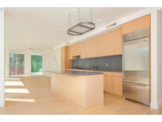 Photo #5: 20269408 Listing