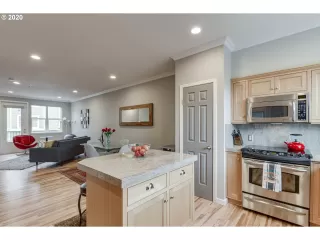 Photo #5: 20269595 Listing