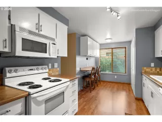 Photo #4: 20270346 Listing