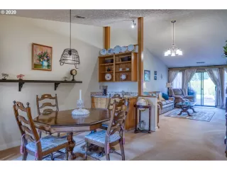 Photo #6: 20270584 Listing