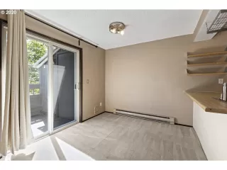 Photo #5: 20270984 Listing