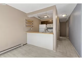 Photo #6: 20270984 Listing