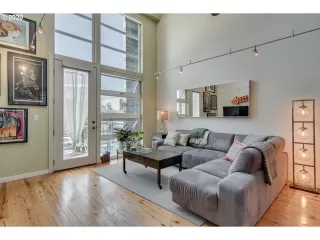 Photo #5: 20272083 Listing