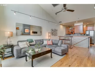 Photo #6: 20272083 Listing