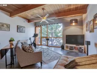 Photo #6: 20272587 Listing