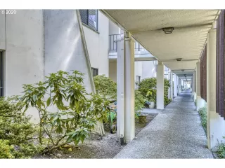 Photo #6: 20273104 Listing