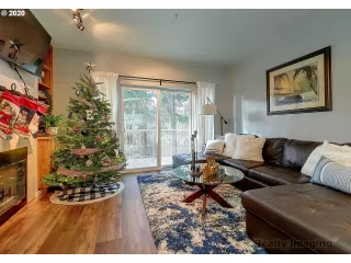 Photo #6: 20273730 Listing