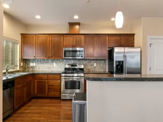 Photo #3: 20274172 Listing 