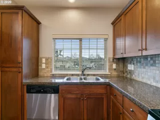 Photo #5: 20274172 Listing 