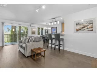 Photo #3: 202743216 Listing 